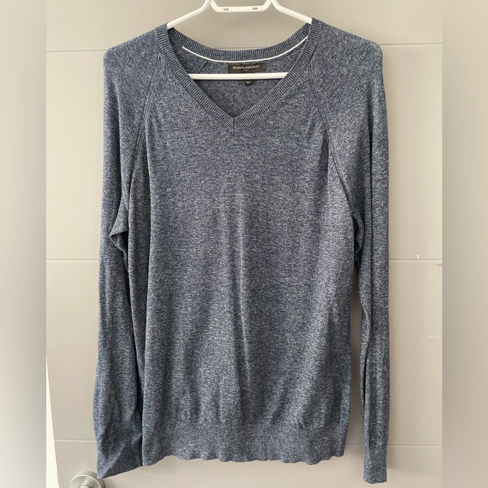 Men’s v neck sweater